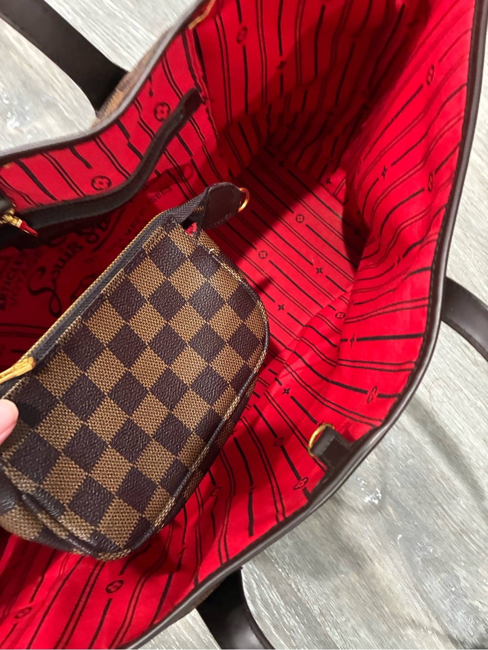 Designer-Style Brown Checkered Tote Bag with Red Interior - Picture 5 of 5